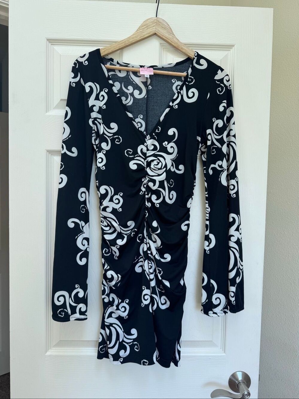 Pink polka dot M black white paisley curly mini scrunchy y2k bell bottom sleeve